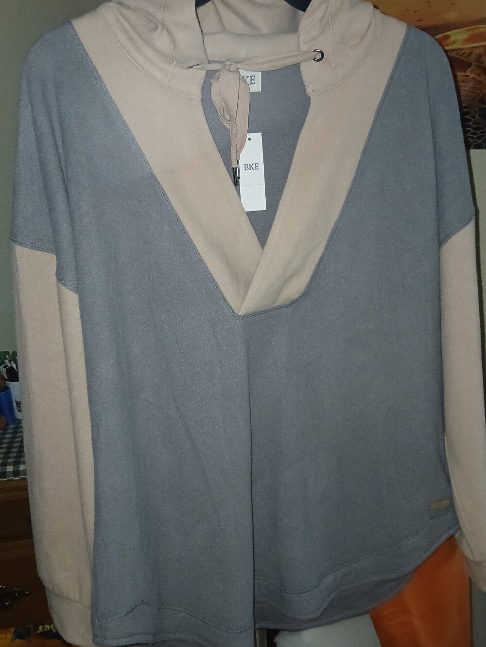 BKE Two-Tone V-Neck Hooded Top in Gray and Beige